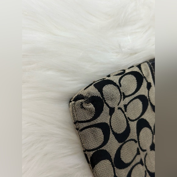 COACH Signature Hray/Black signature Wristlet - Picture 9 of 13